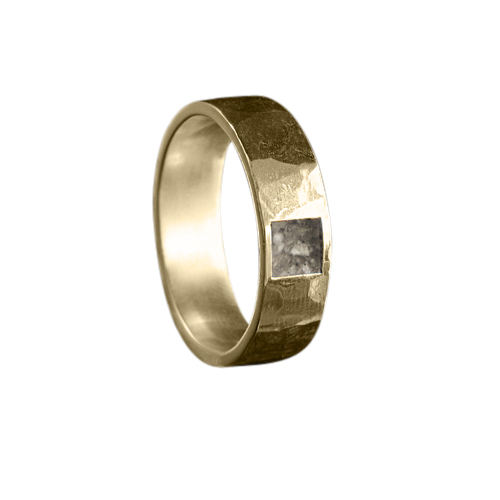 Gouden ronde ring met bol smeedprofiel en open askamer