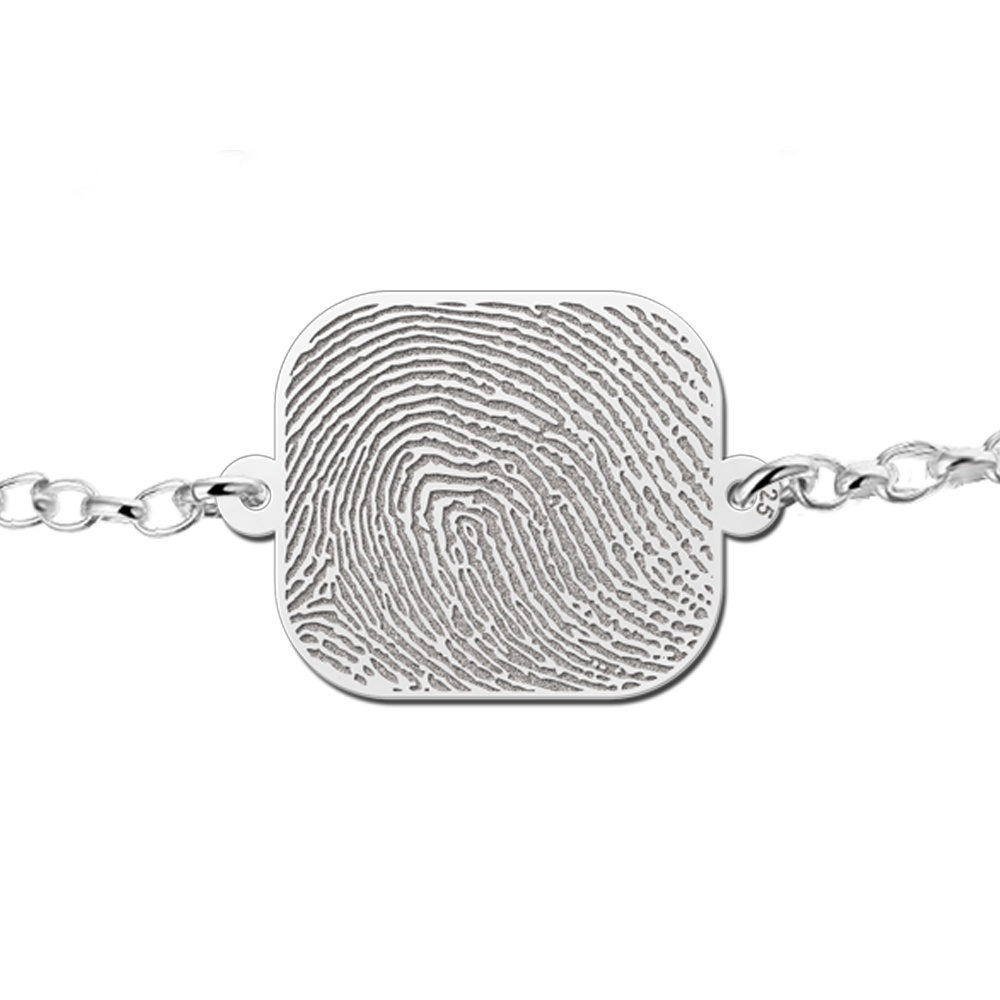 Zilveren schakel armband met vingerafdruk op een afgeronde rechthoek