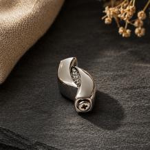 Ashanger design met 5 zirkonia's onderzijde