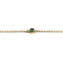 Gouden armband met askamer achter synt. smaragd
