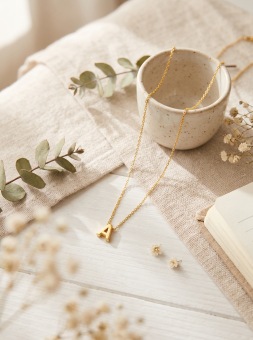 Gouden ketting 1mm met 1 initiaal