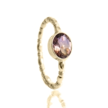 Gouden Pareldraad ring met askamer achter ovale topaas van 8x6mm