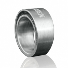Ring 10mm met 3 steentjes en open askamer