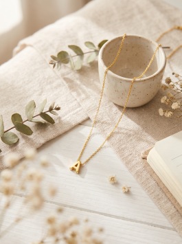 Gouden ketting 1mm met 1 initiaal