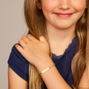 Gouden kinderarmband met plaat