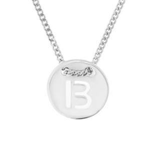 Zilveren ketting met ronde bedel met letter