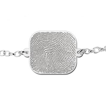 Zilveren schakel armband met vingerafdruk op een afgeronde rechthoek