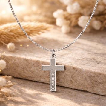 Zilveren kruis hanger met naam – Eerste Communie Ketting (Graveerbaar) sfeerfoto